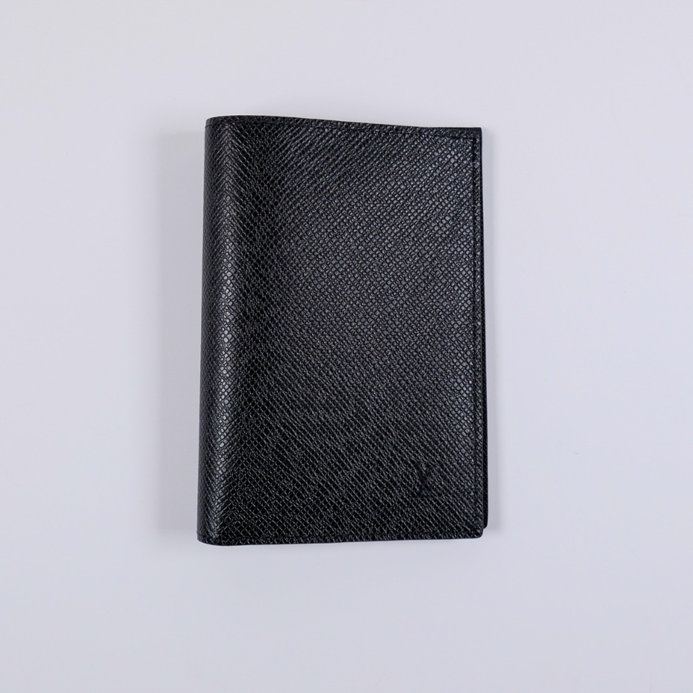 Brand new Louis Vuitton Taiga leather passport cover